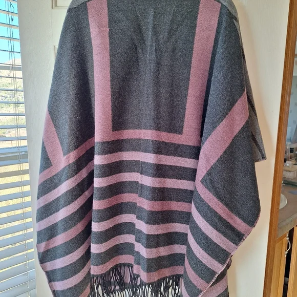 Reversible Grey and Black Ruana - Picture 2 of 2
